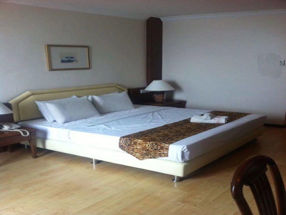 Regal Court Hotel Kuching Eksteriør bilde