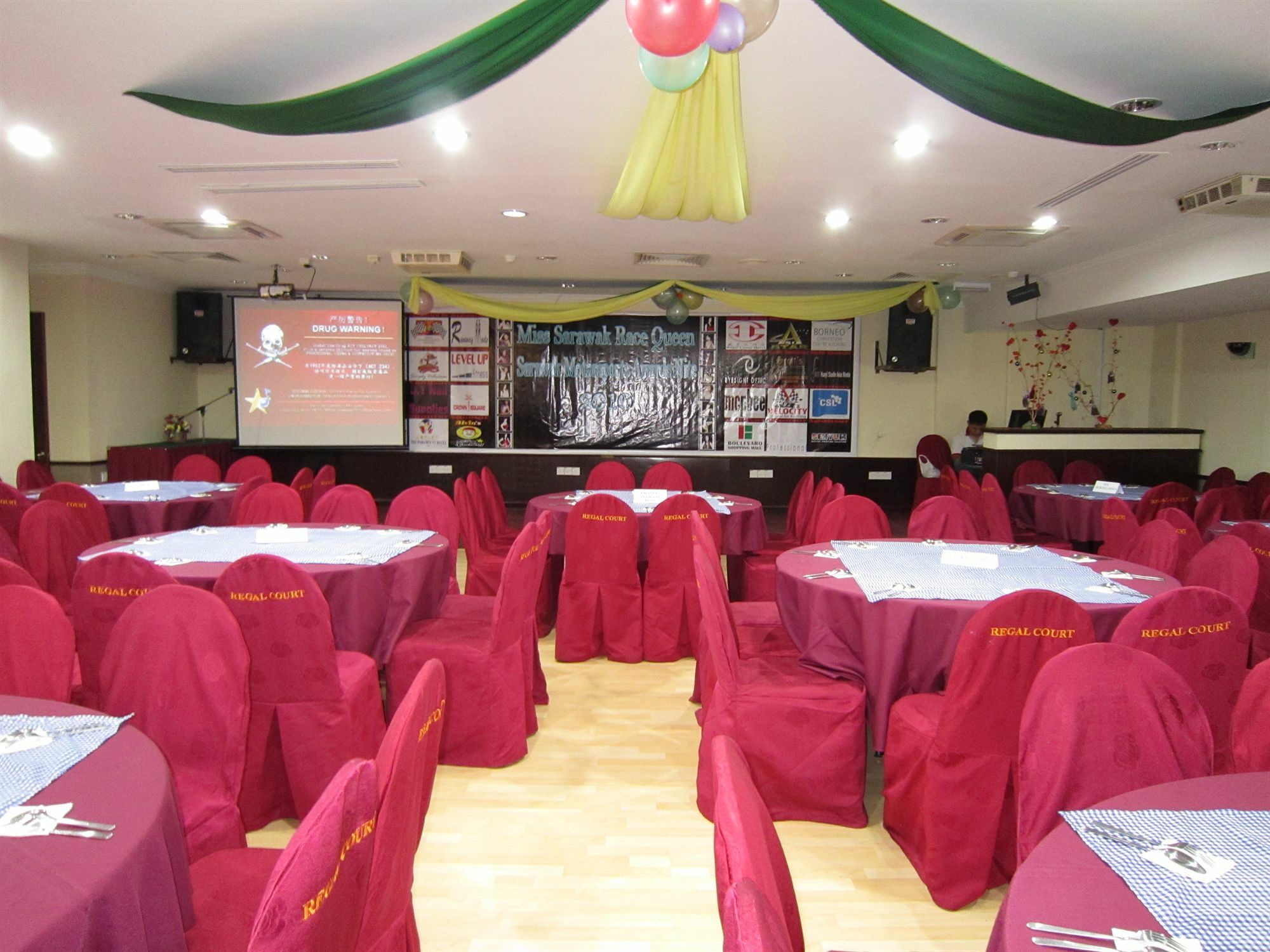 Regal Court Hotel Kuching Eksteriør bilde