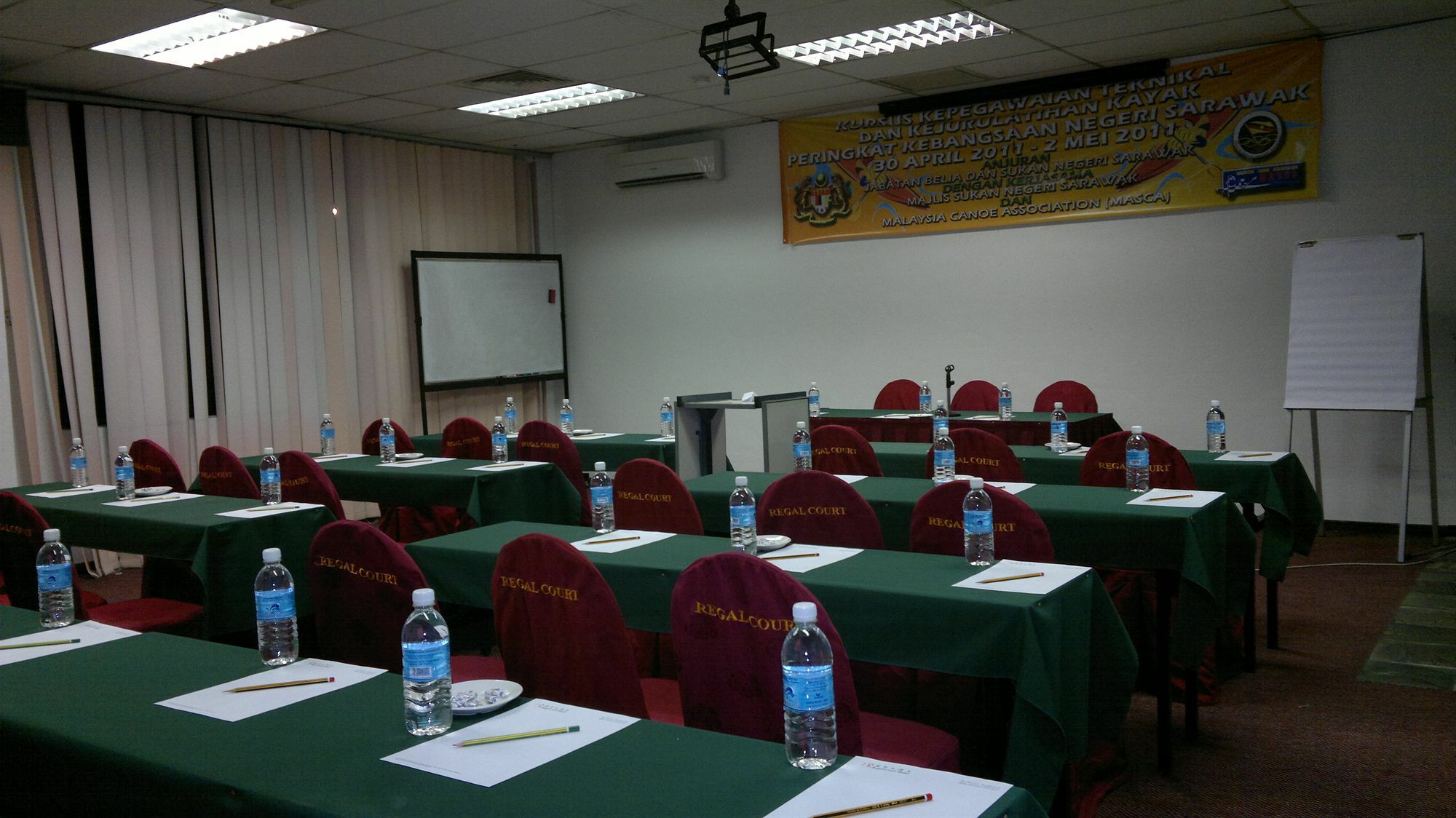 Regal Court Hotel Kuching Eksteriør bilde