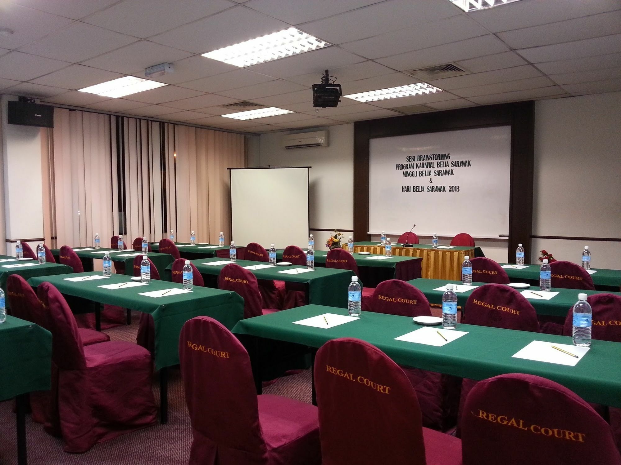 Regal Court Hotel Kuching Eksteriør bilde